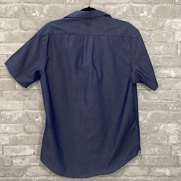 Van Heusen Short Sleeve Button Down Shirt - Picture 3 of 5